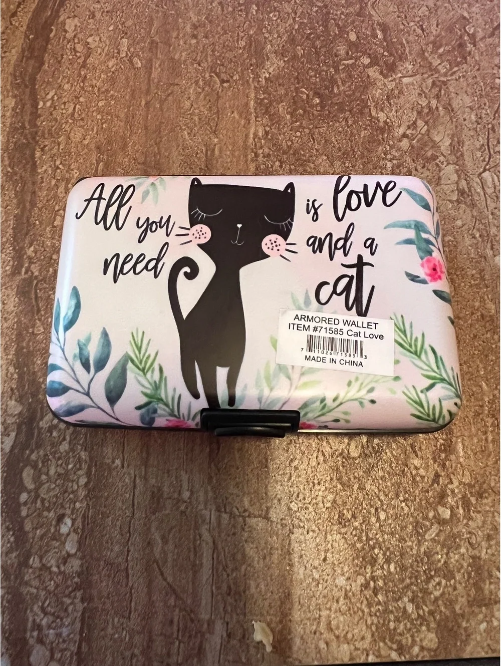 Armored Wallet Cat Love Design with Floral Pattern